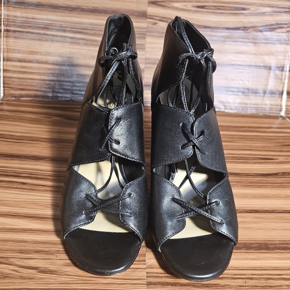 Via Spiga | black leather lace up heels - Picture 4 of 8